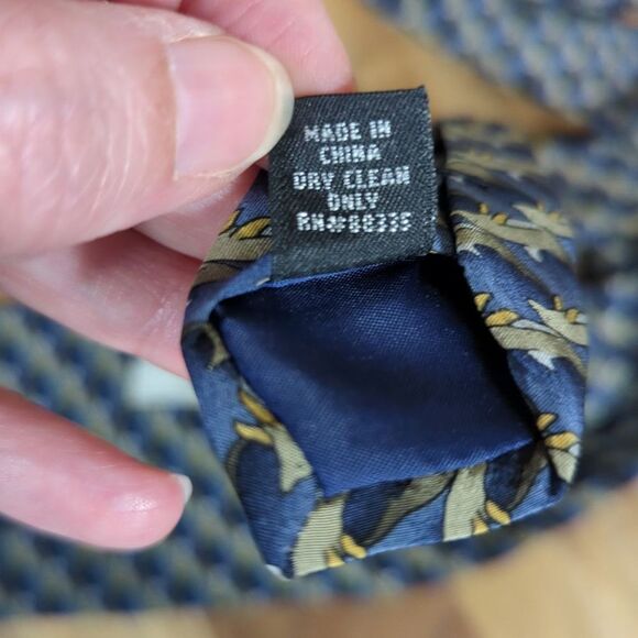 Ties‎ to Nature dolphin tie Silk - Picture 6 of 6